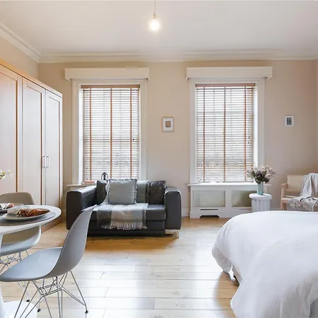 Small Sun Lit Studio Minutes From Kings Cross Station